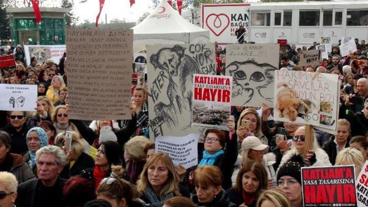 Fotoğraflar // Kadıköyde hayvanları koruma yasa tasarısı protesto edildi