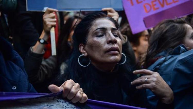 Fotoğraflar Ek 1// Taksimdeki kadına şiddet eylemine polis müdahalesi