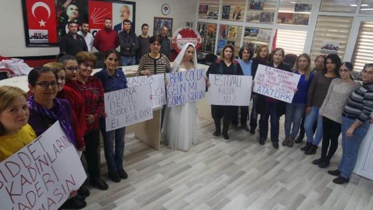 Alaşehirde CHPli kadınlar şiddeti kınadı