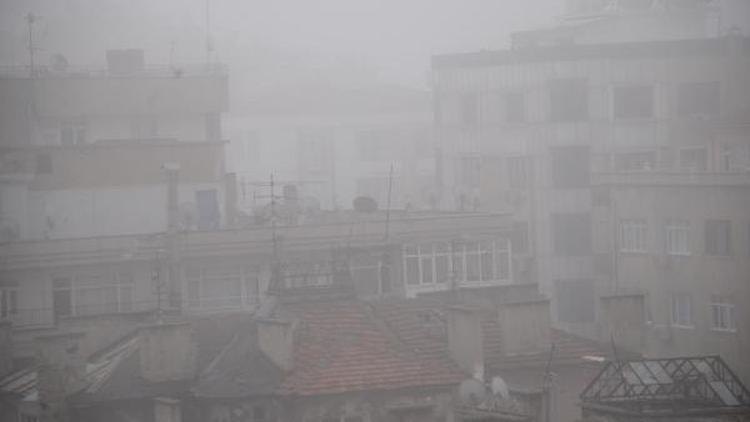 Diyarbakırda yoğun sis nedeniyle uçak seferleri iptal edildi