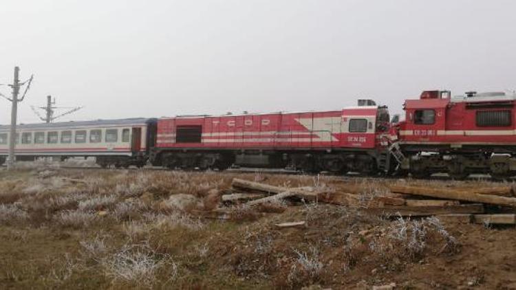 Ulaşta trenler çarpıştı, yaralılar var (1)