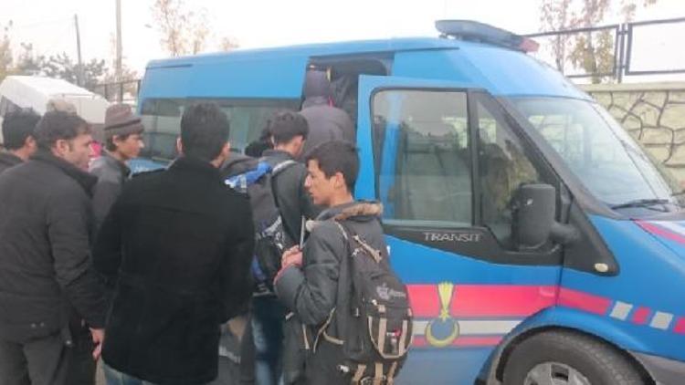Malatyada 30 Afgan kaçak yakalandı