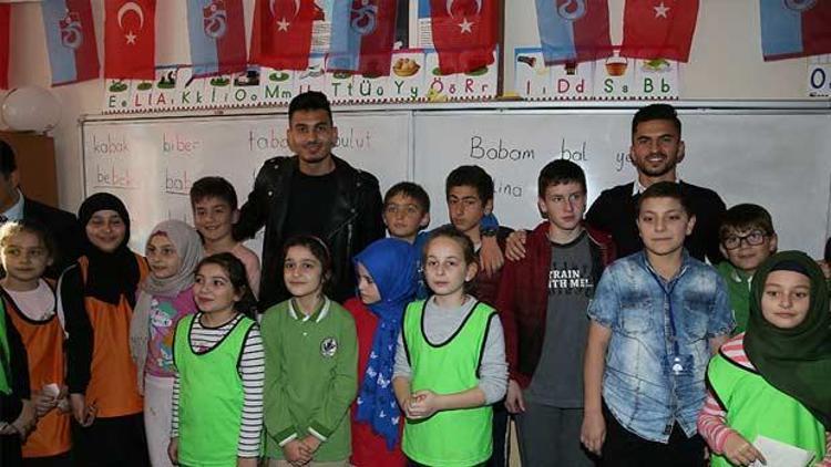 Trabzonsporlu yönetici ve futbolculardan anlamlı ziyaret