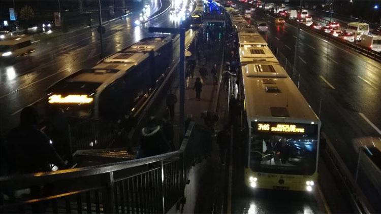 Ayvansaray’da metrobüs arızası: Zincirlikuyu yönünde  seferler 15 dakika durdu