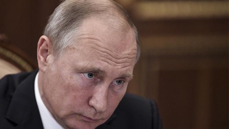 Putin: Ukraynada sıkıyönetim kararından endişe duyuyoruz