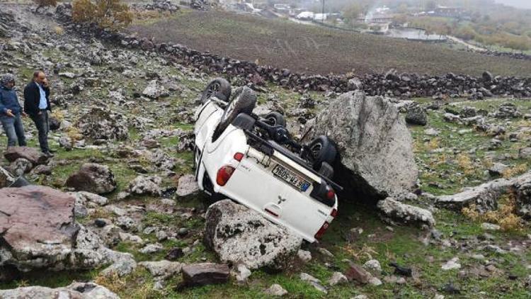 Siverek’te kamyonet devrildi, 6 belediye işçisi yaralandı