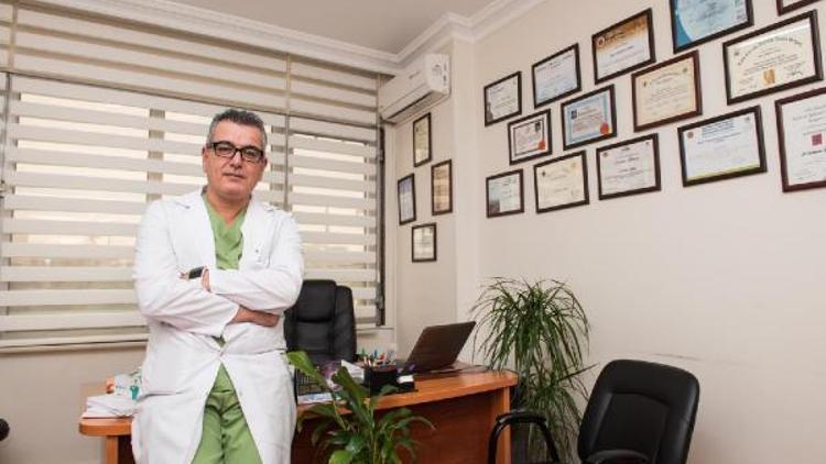 Her hastası için bir fidan diken doktor orman oluşturdu