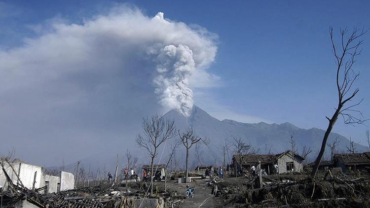 Endonezyada yanardağ alarmı