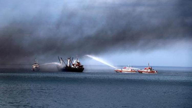 Karadenizde gemi yangını tatbikatı; habersiz vatandaşlar panik yaşadı