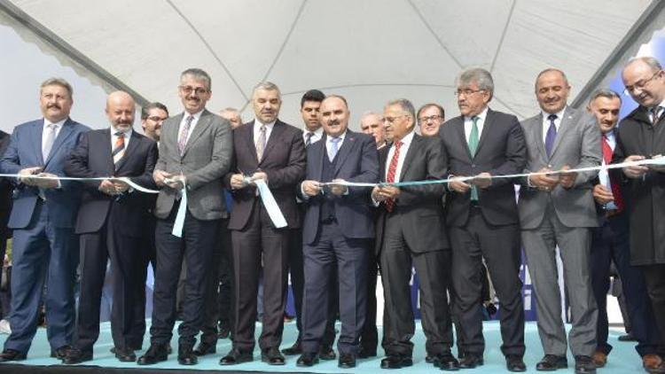 Büyükşehir Belediyesinin yatırım ve hizmet tanıtım çadırı açıldı