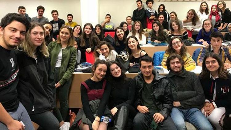 Pınar Deniz, üniversitelilerle bir araya geldi
