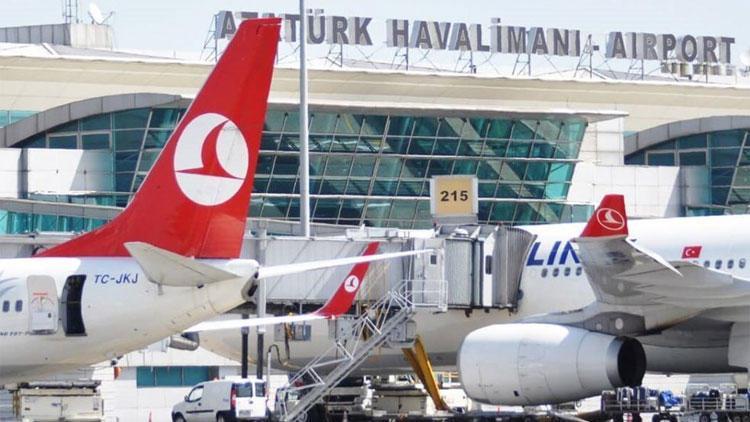 Atatürk Havalimanına iniş yapamayan 2 yolcu uçağı, Bursaya yönlendirildi