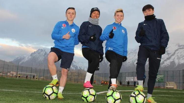 Hakkaride kadın futbol takımına 4 yabancı transfer