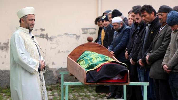 Yaralı kediyi eve götürürken polis aracının çarptığı Ömer Faruk, toprağa verildi