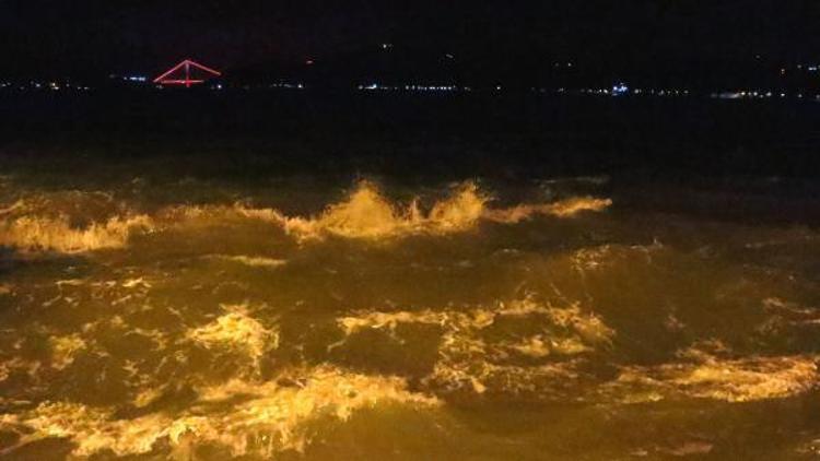 İstanbulda sağanak yağış ve fırtına etkili oluyor