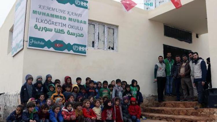 İdlibin Kemmune kampında 300 öğrenci kapasiteli okul eğitime açıldı