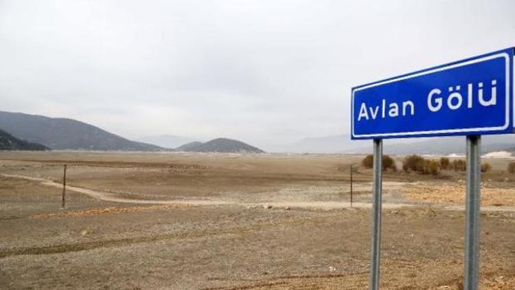 850 hektarlık Avlan Gölü, futbol sahası kadar kaldı