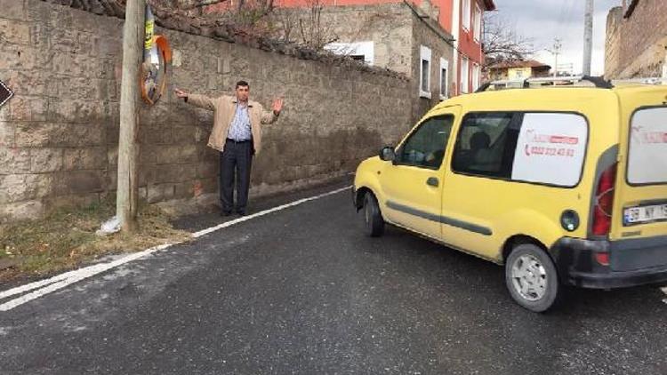 Muhtardan 9’uncu kez değişen trafik aynası tepkisi