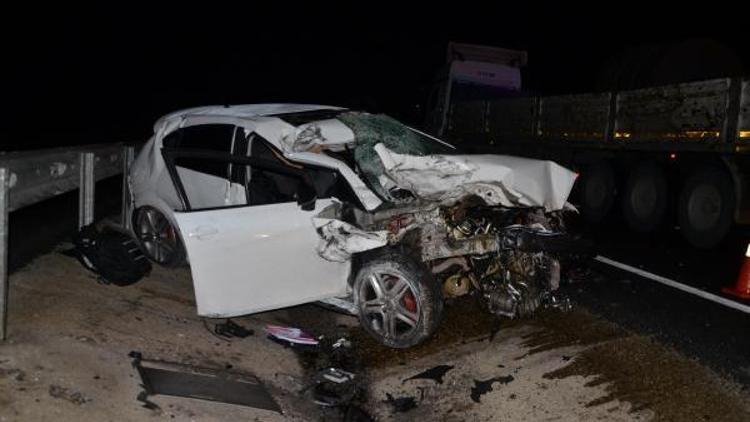Otomobil, TIRa çarptı: Doğukan ve Leyla öldü