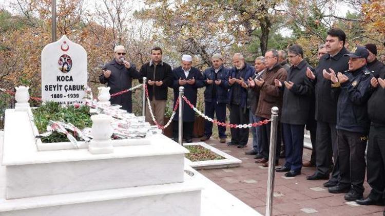 Seyit Onbaşı, ölüm yıl dönümünde mezarı başında anıldı