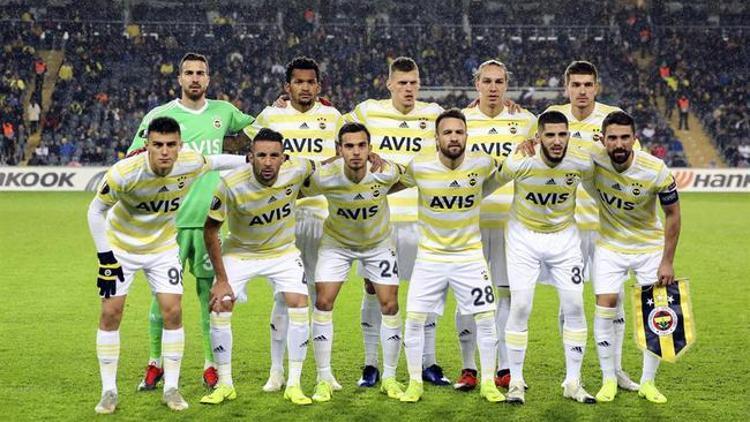 Fenerbahçede mecburi değişiklik Orta saha sürprizi...