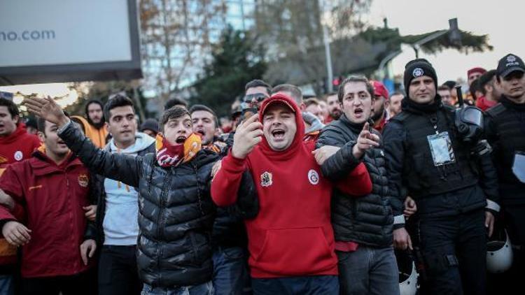 Galatasaray taraftarları Vodafone Parka geldi (FOTOĞRAFLAR)