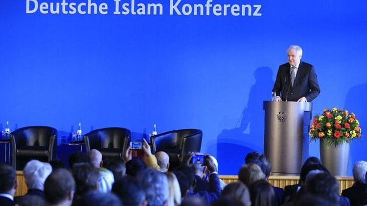 Almanya İslam Konferansında domuz eti skandalı