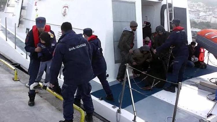 Dikili ve Çeşmede 59 kaçak göçmen yakalandı