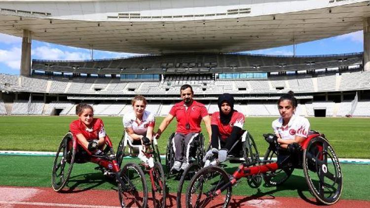 Engelli antrenörün Altın Kızları derecelerini kaptırmıyor