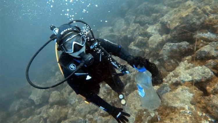 Üniversiteli dalgıçlardan Saros Körfezinde dip temizliği