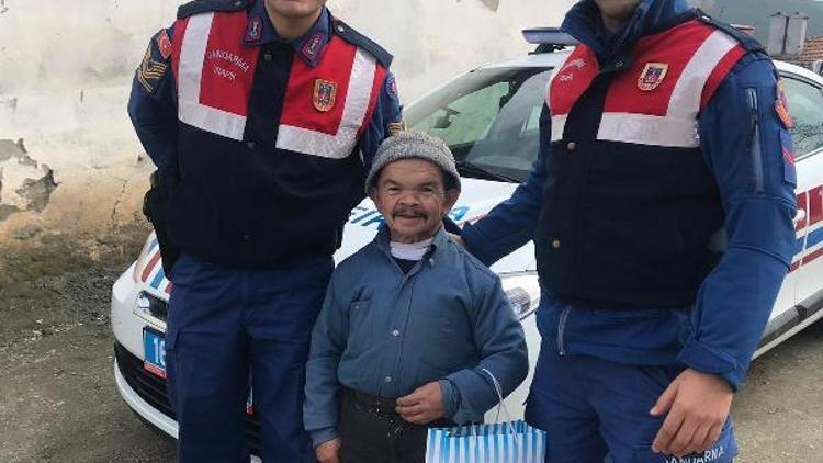 Jandarma ekiplerinden engelli vatandaşlara ziyaret