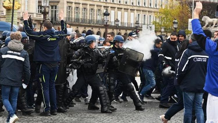 Macron’dan protestolarda görevli polislere özel prim