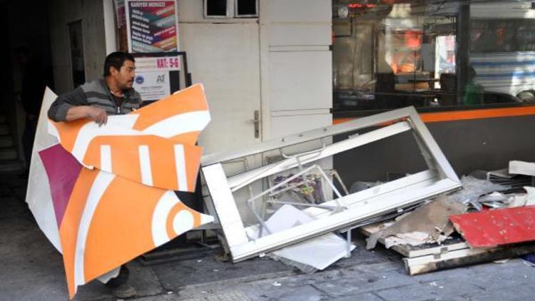 Ankarada doğal gaz patlamasının izleri siliniyor