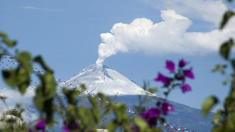 Popocatepetl Yanardağı ürkütüyor