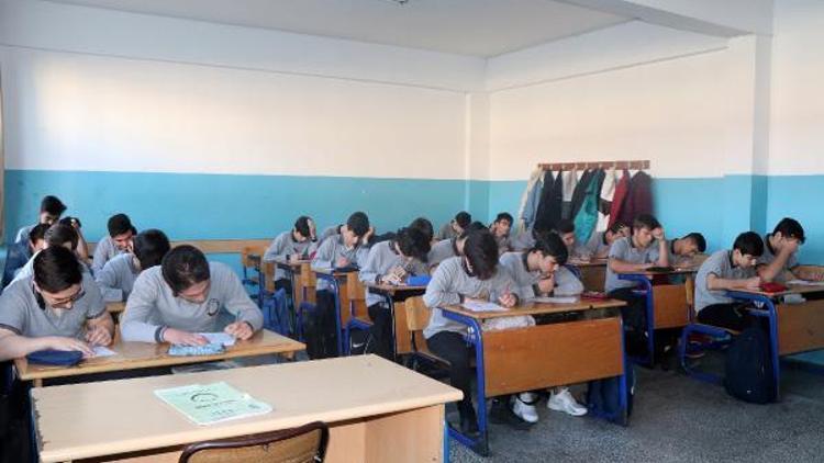 Bu lisede öğrenciler sınava gözetmensiz giriyor