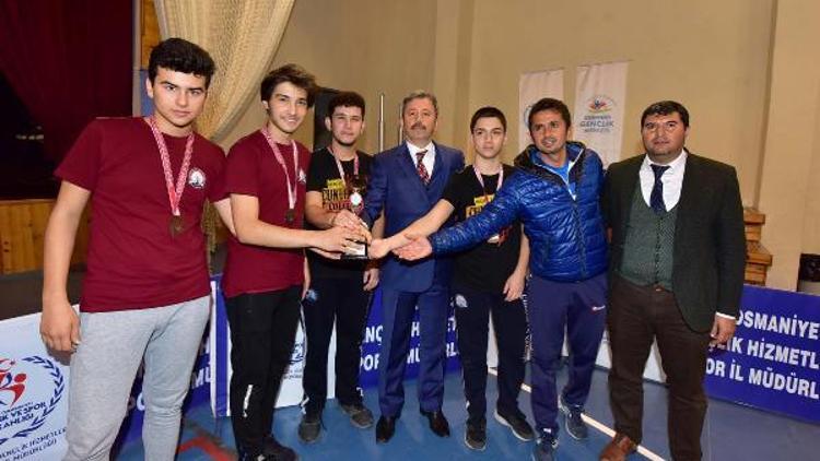Osmaniyede masa tenisi turnuvası
