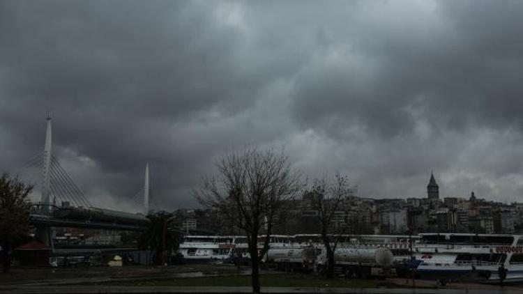 Fotoğraflar// İstanbulda yağışlı ve soğuk hava etkili oldu