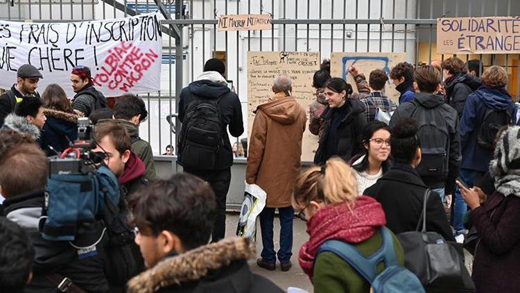 Fransada lise öğrencilerinin olaylı eylemleri: 32 gözaltı