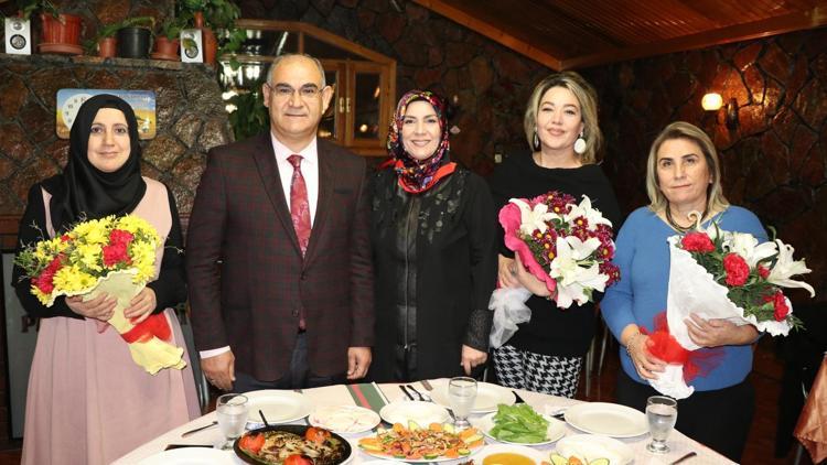 Başkan Mustafa Çay’dan kadın meclis üyelerine jest