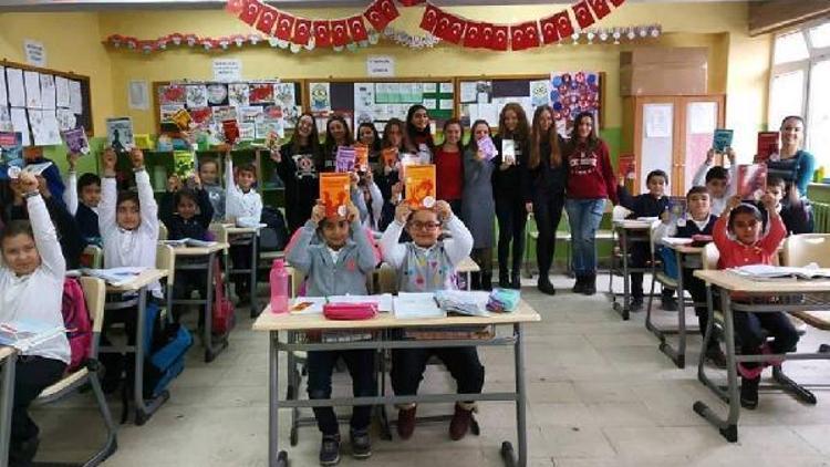 Lüleburgaz Genç Değişim Lisesi, Durak İlkokulu öğrencilerine okuma kitapları dağıttı