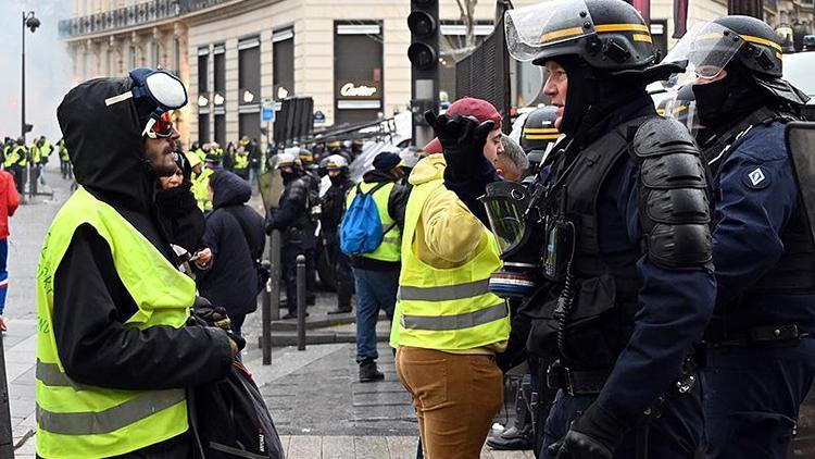 Fransada polis sendikasından sarı yeleklilere destek