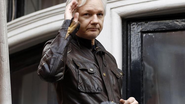 Assange cephesinden ilk yorum