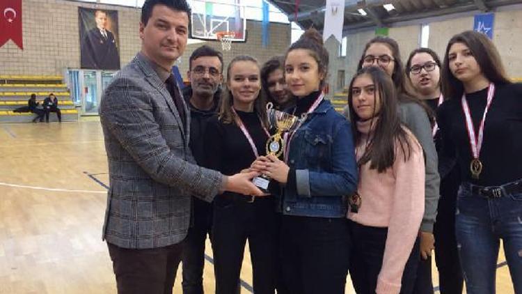 Düvenciler Anadolu Lisesi kız basketbol takımı il şampiyonu oldu
