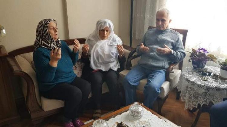 Akşener şehit binbaşının ailesini ziyaret etti