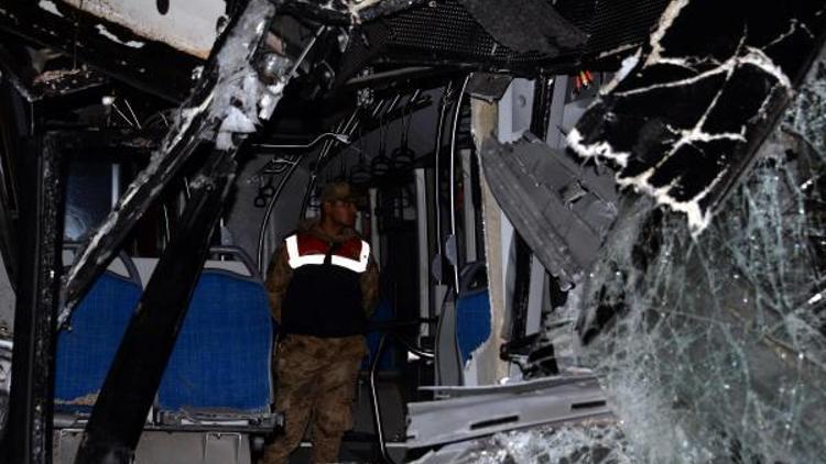 Diyarbakırda otobüs kamyona çarptı: 4 ölü, 5i ağır 25 yaralı/ Fotoğraflar