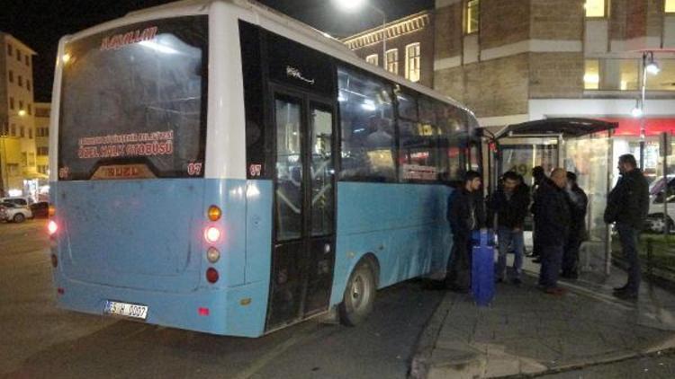 Freni boşalan halk otobüsü durağa daldı: 4 yaralı