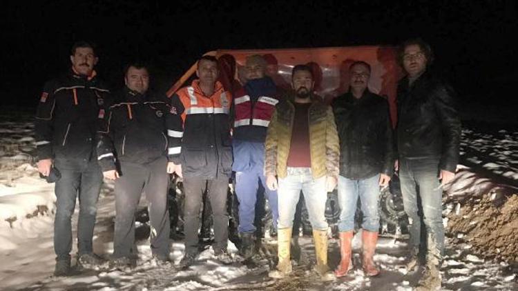 Karda mahsur kalan TEDAŞ ekibini AFAD kurtardı