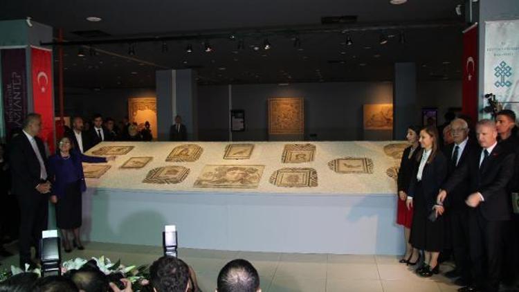 Çingene Kızı mozaiği getirilen parçalarıyla ziyarete açıldı