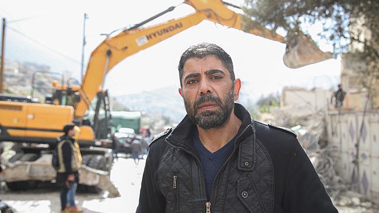 İsrail Filistinlinin evini kendi elleriyle yıktırdı