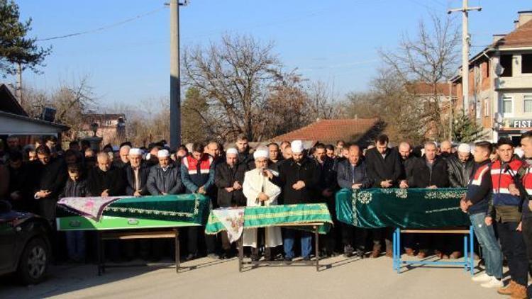 Kazada ölen dede ve torunları Naile ile Betül toprağa verildi